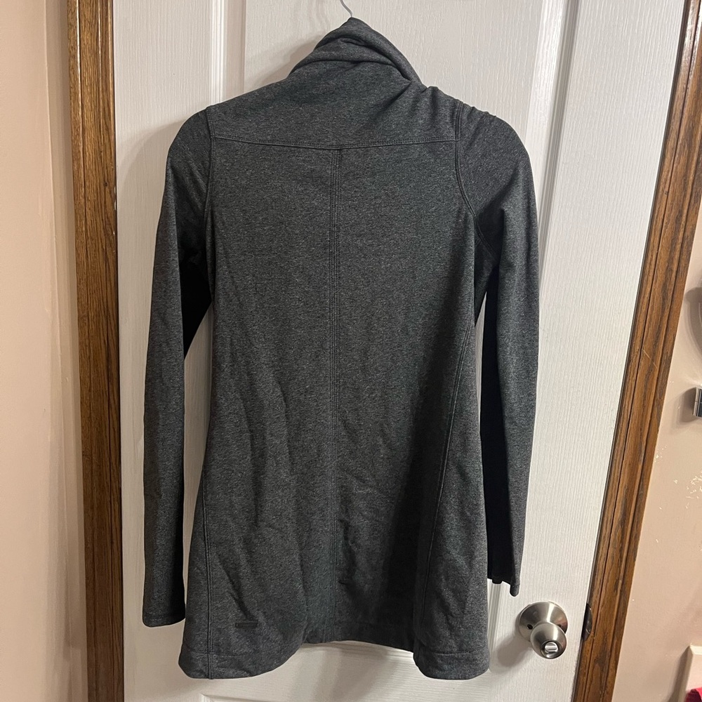 2/$50 Rare Lululemon Method Wrap - Size 4 - Grey - Picture 3 of 8